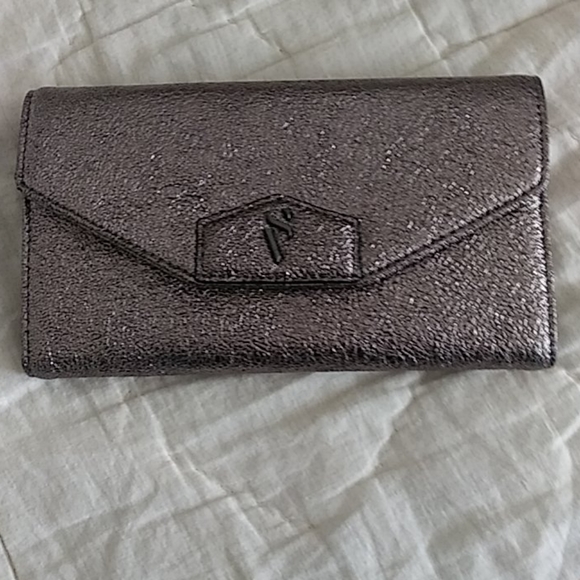 Simply Vera Vera Wang Handbags - 🌻 Silver Sparkly Wallet